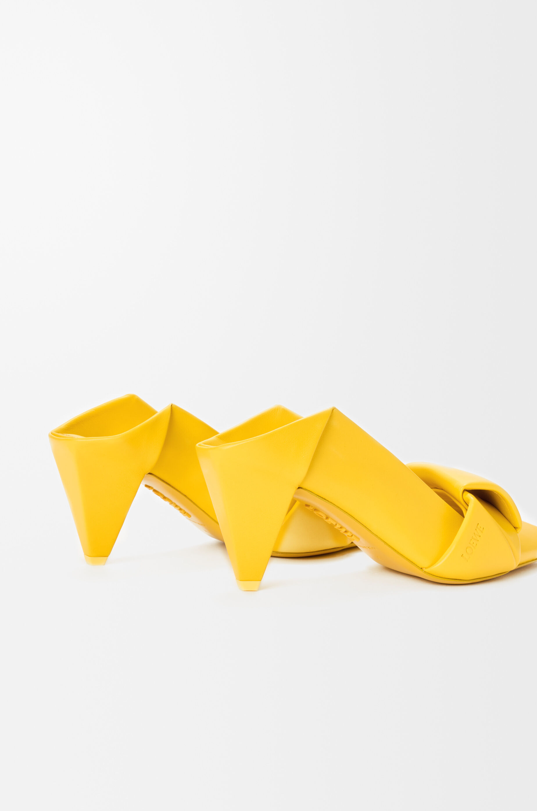 Pump Origami con flap posteriore in pelle di agnello Yellow