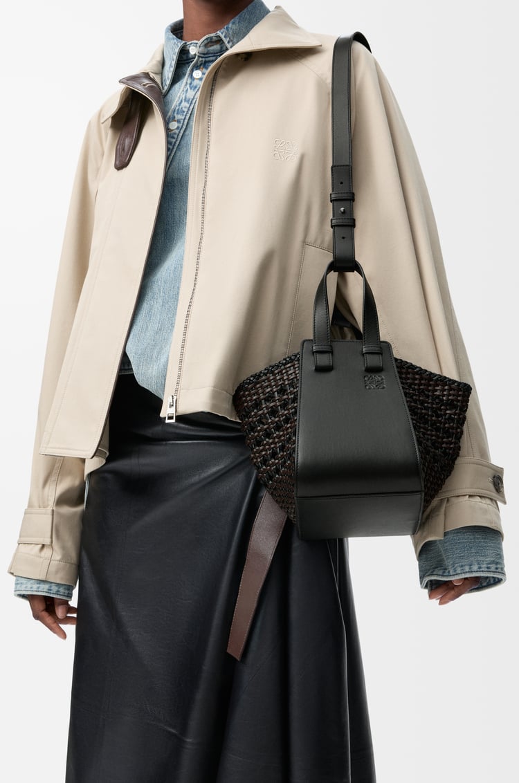 LOEWE 컴팩트 해먹 백 - 스무스 카프스킨 & 우븐 나파 카프스킨 블랙/브라운