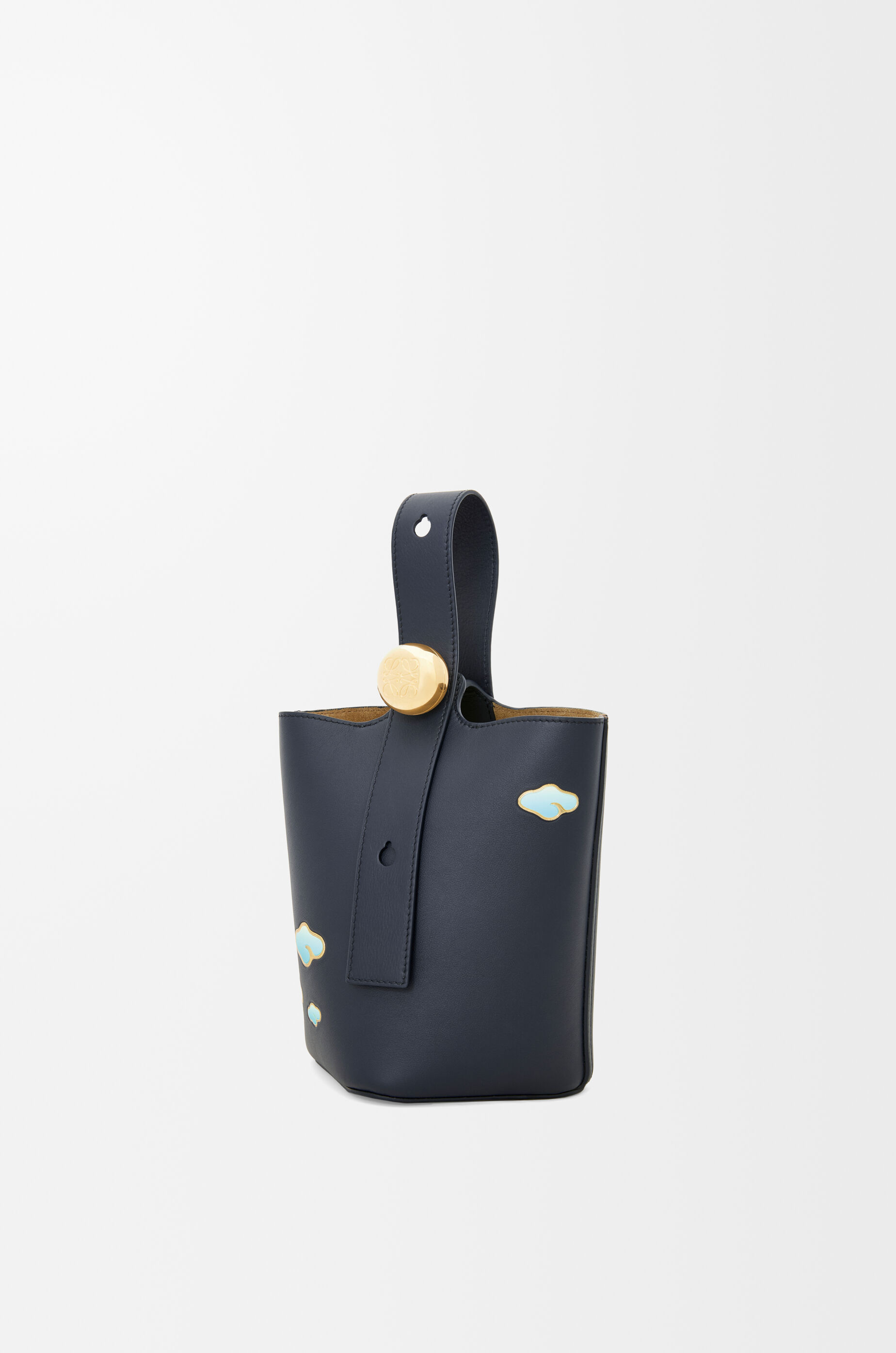 今話題のアイテムを ペブル バケットバッグ ミニ（ナパカーフ） ブルー - LOEWE バッグ
