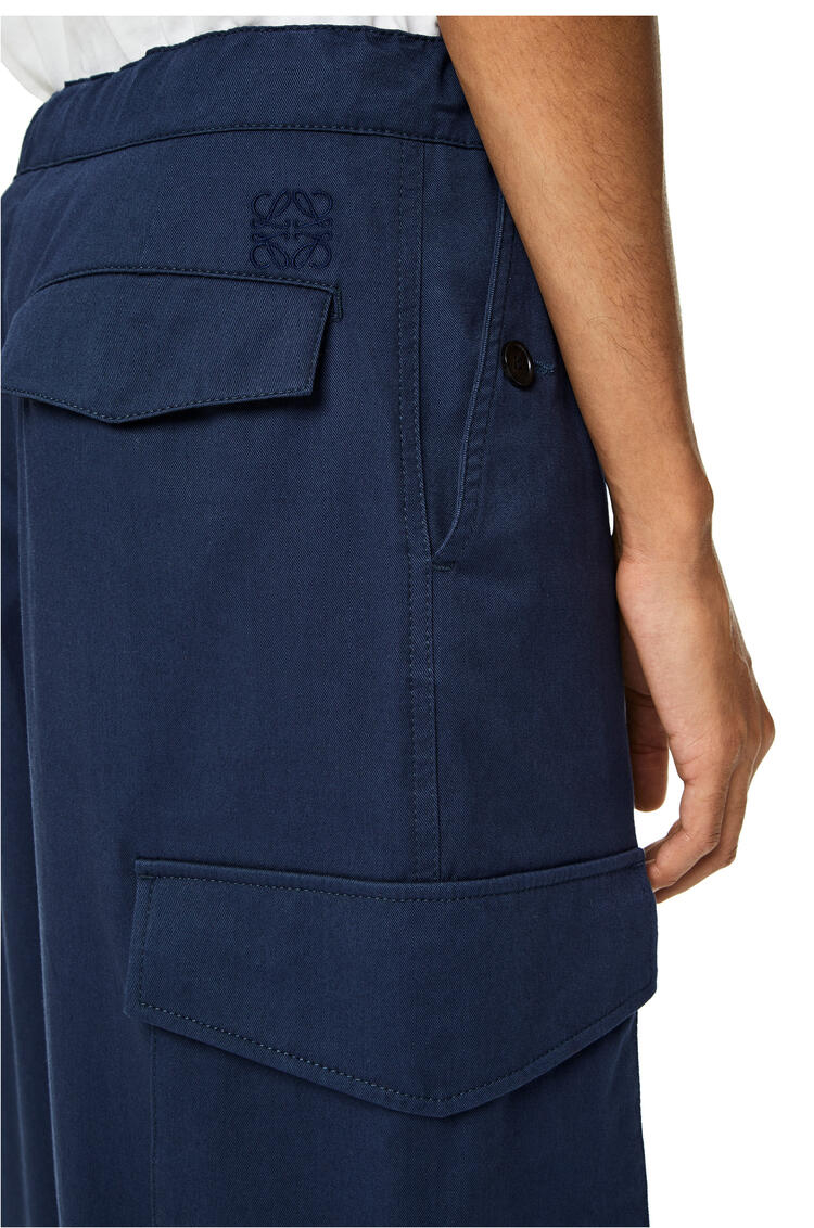 LOEWE Pantalón en algodón con cordón y múltiples bolsillos Petroleo pdp_rd