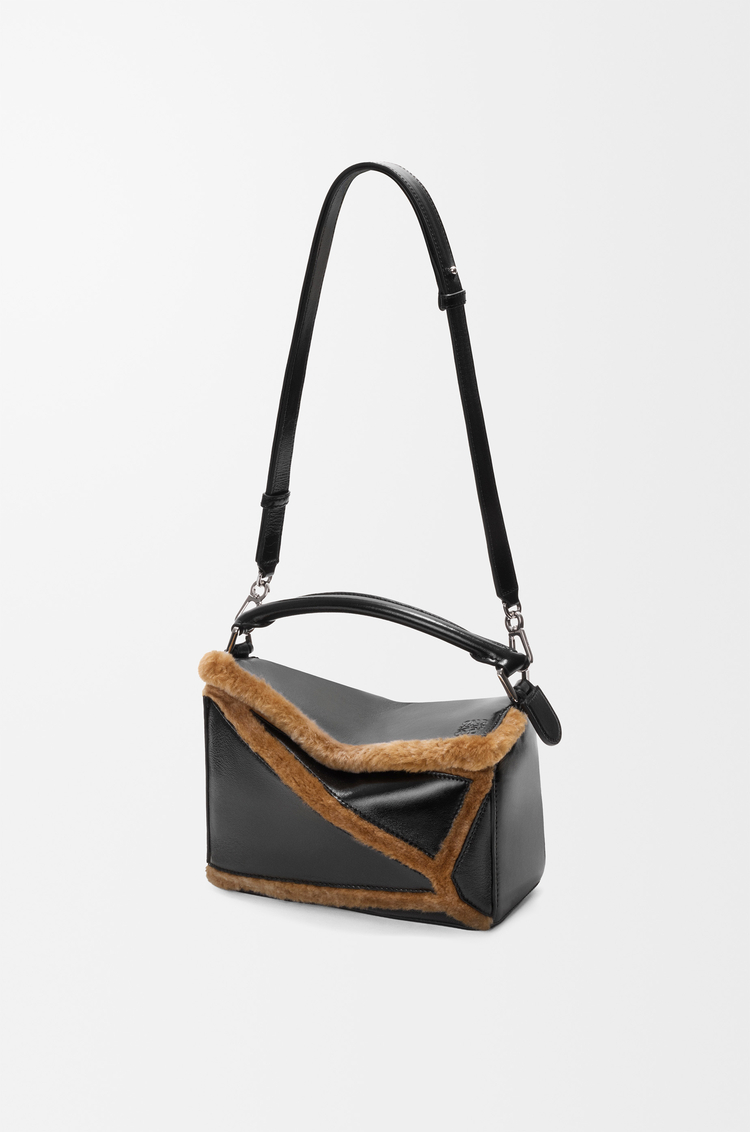 LOEWE Borsa Puzzle Aviator piccola in pelle di agnello lucida e shearling Nero/Marrone