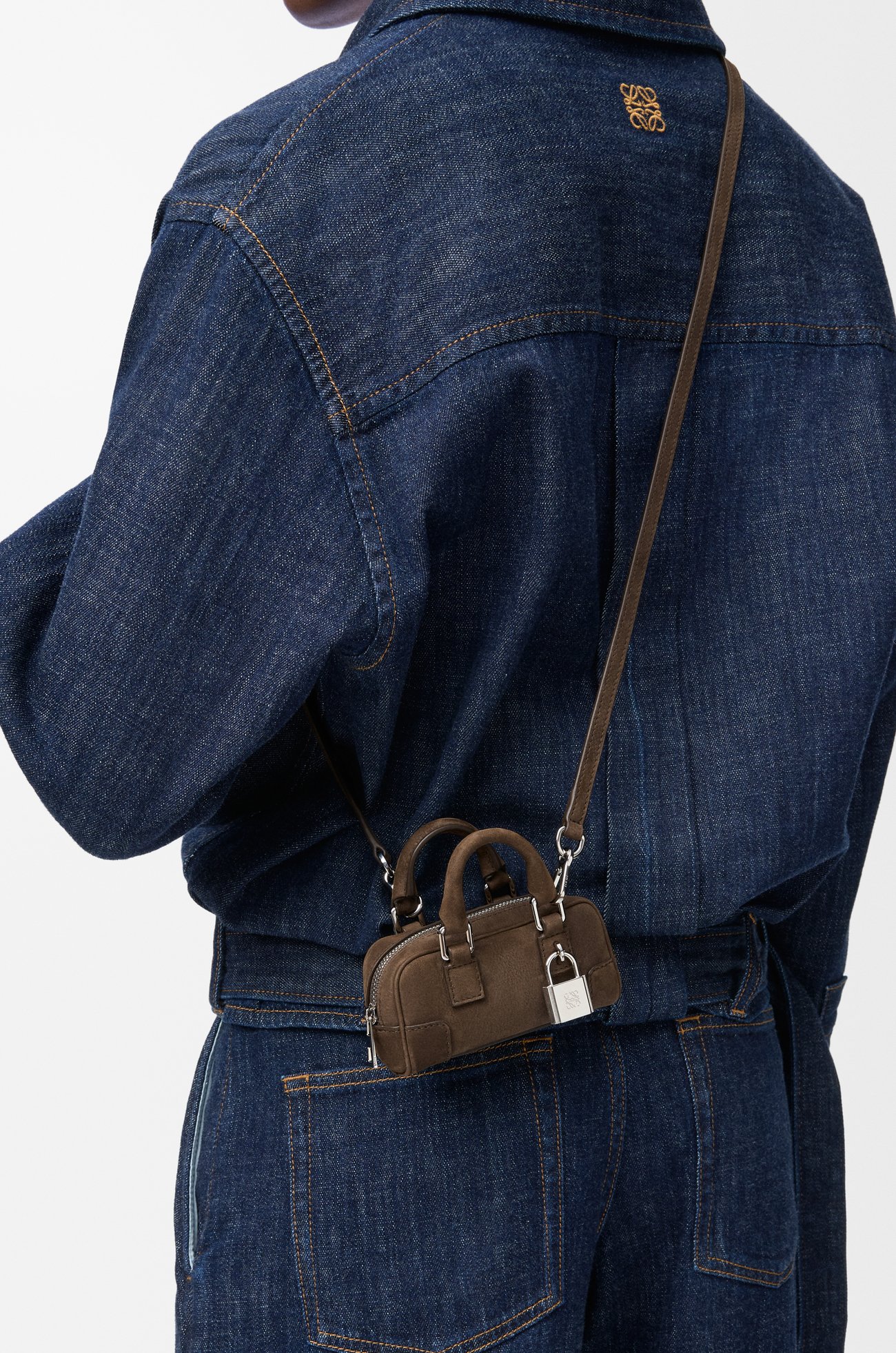 LOEWE Borsa Amazona nano in nabuk Tundra