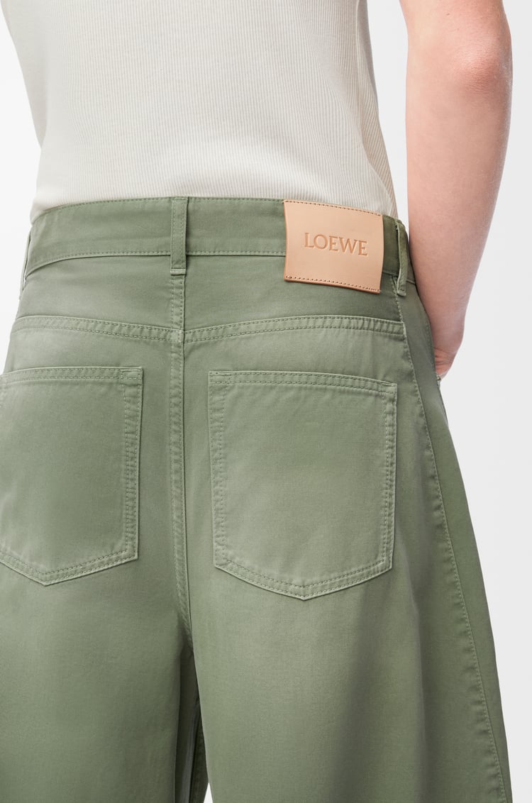 LOEWE Pantalón barrel en algodón Salvia