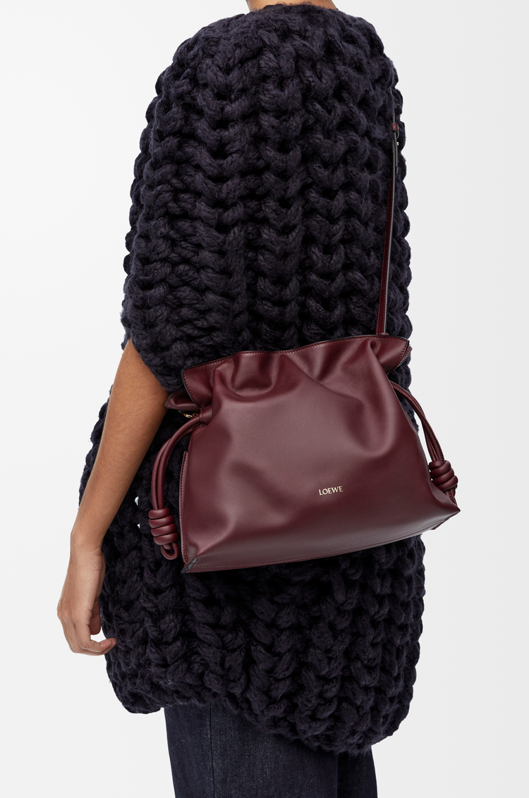 LOEWE Bolso Flamenco Clutch mediano en piel napa de ternera Burdeos Oscuro