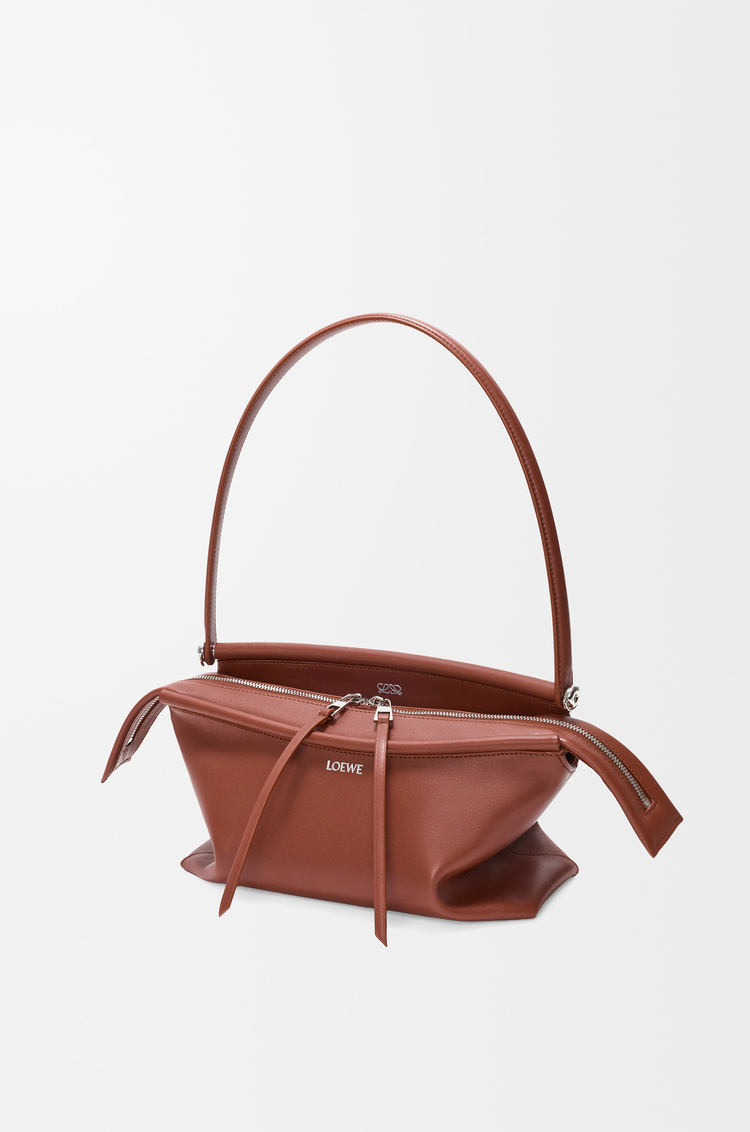 LOEWE Borsa Whisker piccola in pelle di vitello smaltata Cognac