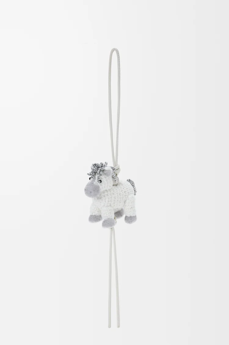 LOEWE Charm Horse en fieltro Blanco Suave/Gris Claro