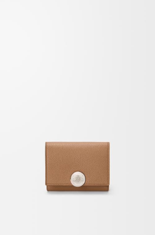 LOEWE Pebble trifold wallet in pebble grain calfskin Mocha