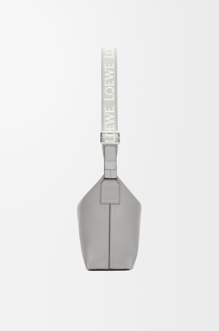 LOEWE キュービィ クロスボディバッグ スモール（サプルスムースカーフ&ジャカード） アスファルトグレー