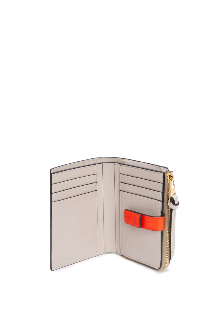 LOEWE Slim zip bifold wallet in soft grained calfskin 黏土綠/豔橘色