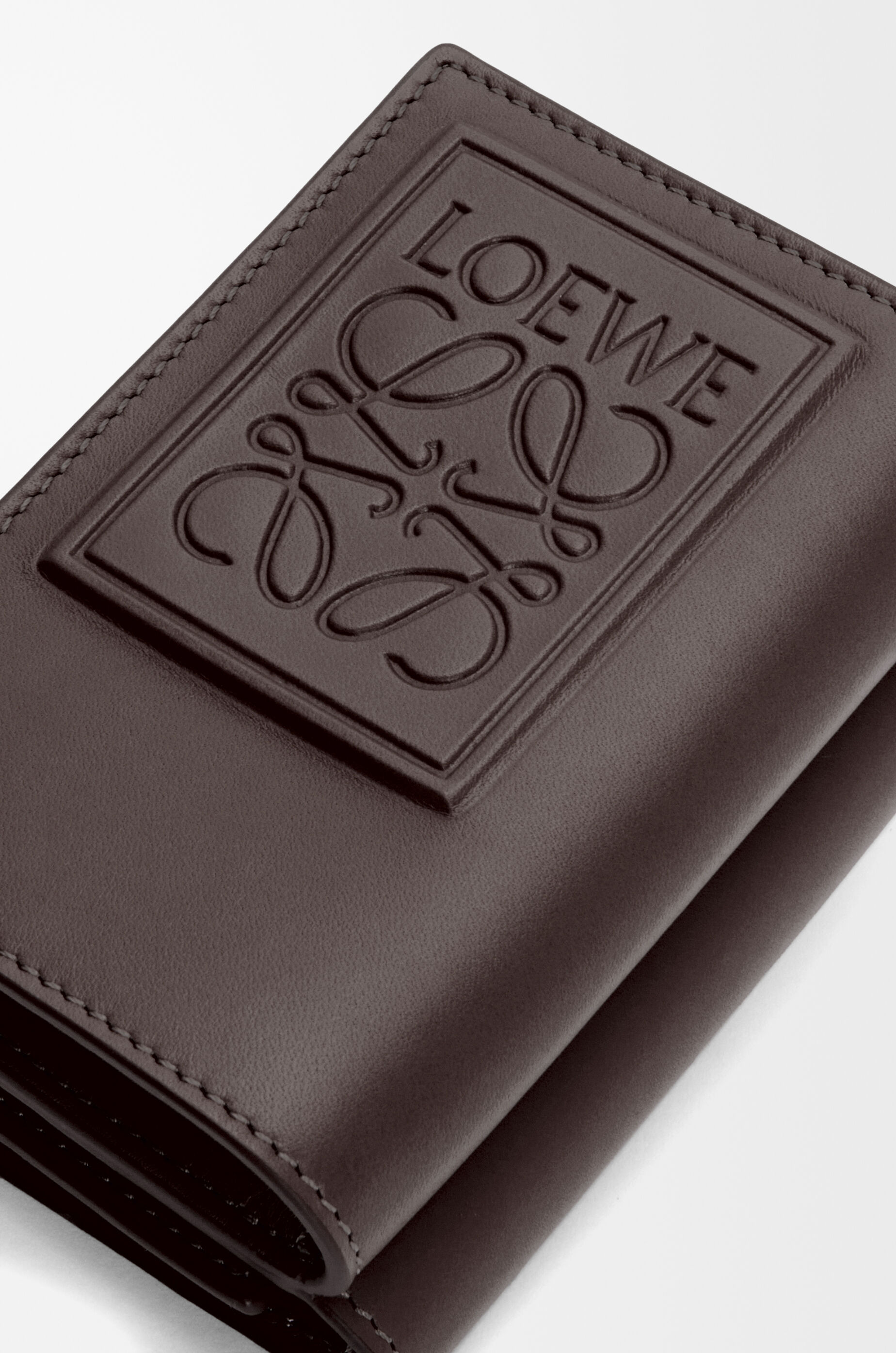 トライフォールド ウォレット（サテンカーフ） ブラウン - LOEWE