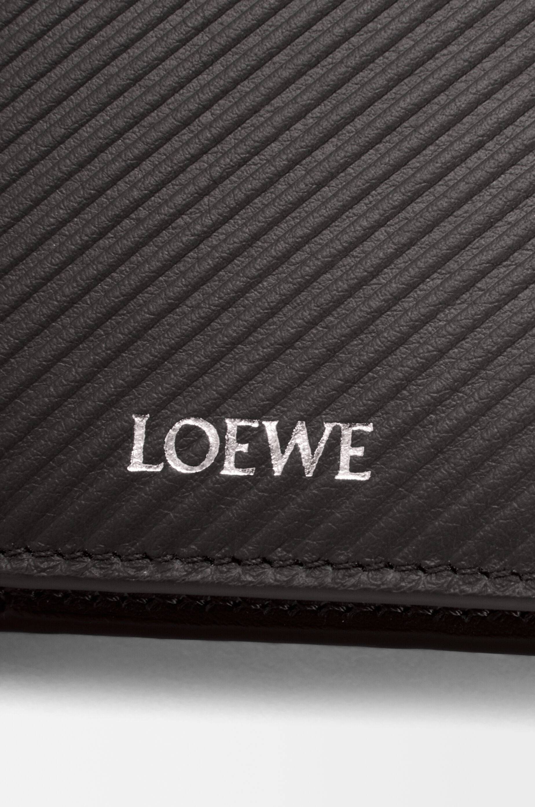 LOEWE スリム コンパクト ウォレット（テクスチャードクラシックカーフ） スリム コンパクト ウォレット（テクスチャードクラシックカーフ