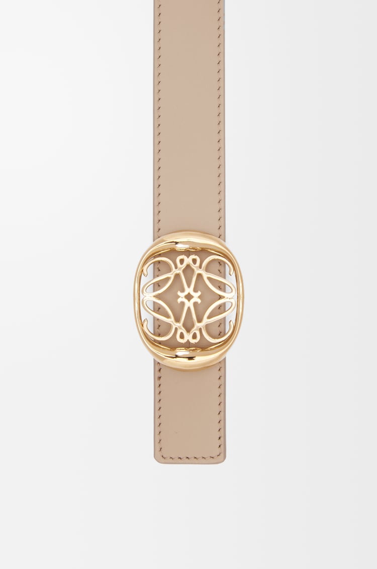 LOEWE Cinturón reversible Anagram Ellipse en piel de ternera Papel Craft/Blanco/Dorado