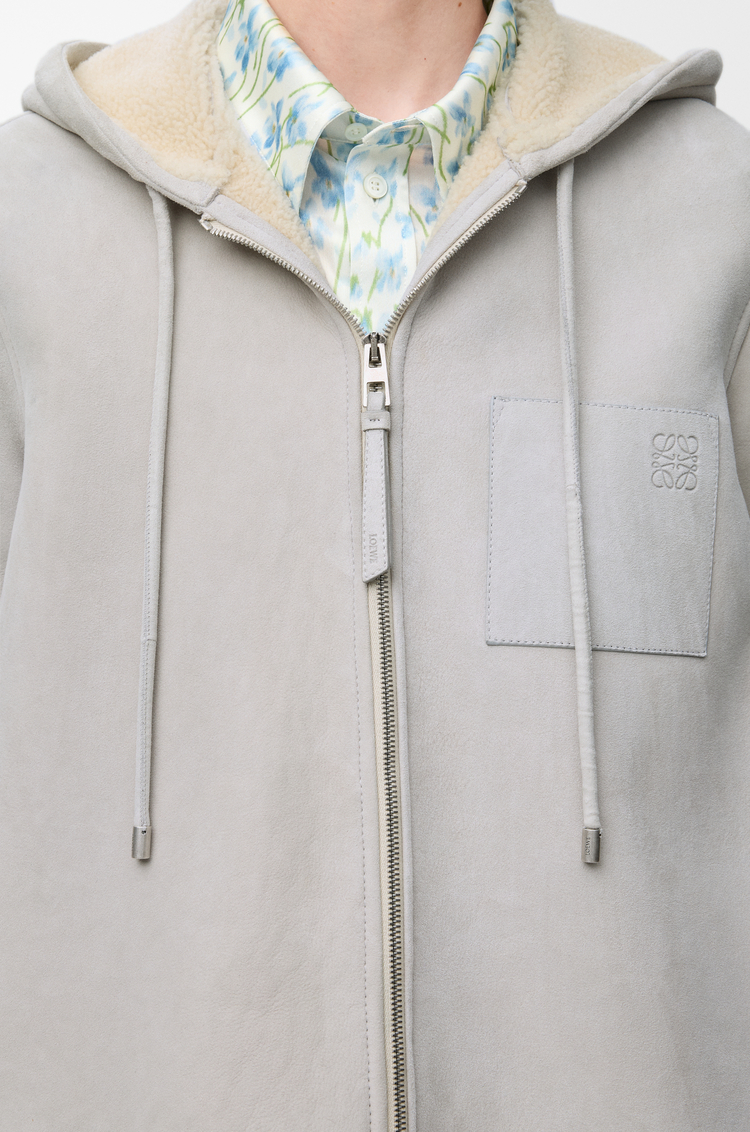 LOEWE Hooded jacket in shearling Hellgrau Meliert