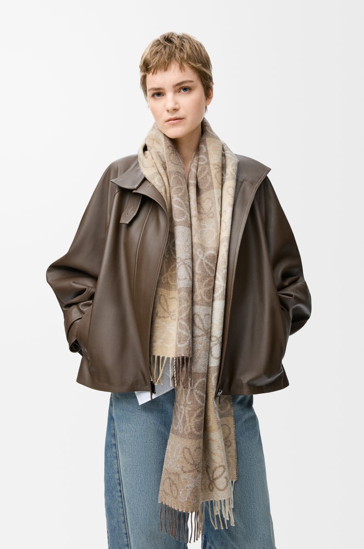 LOEWE チェッカーボード スカーフ（ウール＆カシミヤ） ホワイト/ベージュ