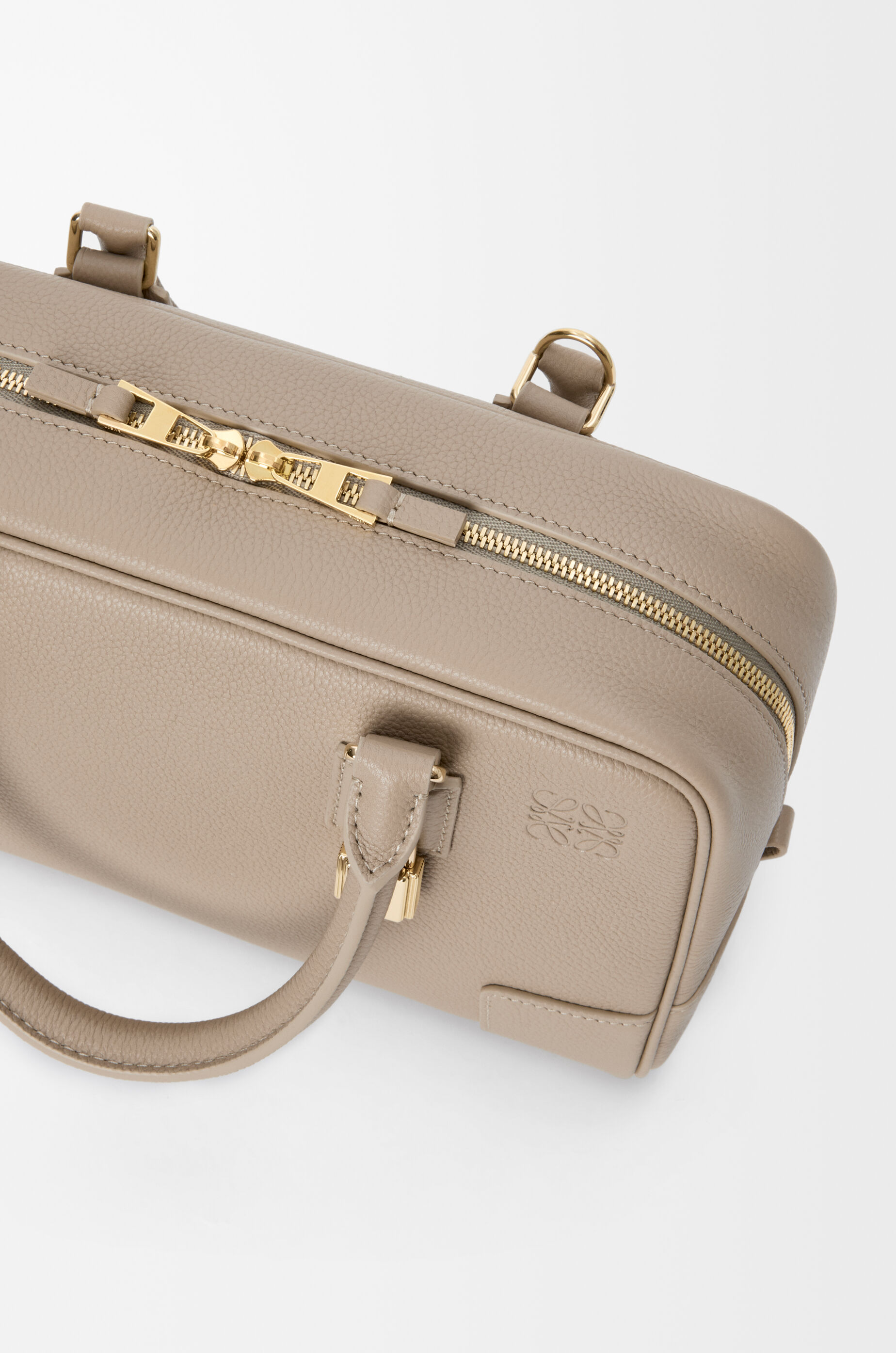 アマソナ23 バッグ（ソフトグレインカーフ） ブラウン - LOEWE Japan