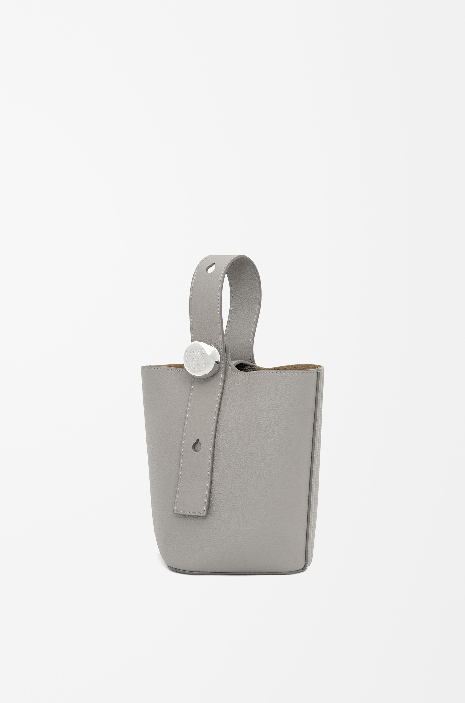 ぺブル バケットバッグ ミニ（ソフトグレインカーフ） サンド - LOEWE