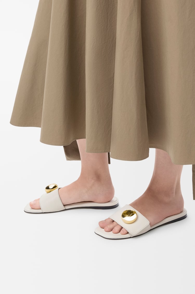LOEWE Pebble 柔軟小牛皮涼鞋 海鹽色