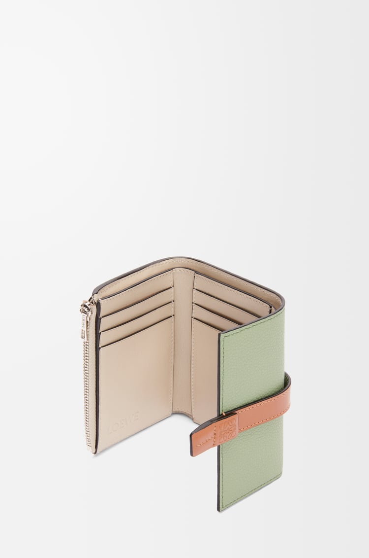 LOEWE バーティカル ウォレット スモール（ソフトグレインカーフ） ローズマリー/タン