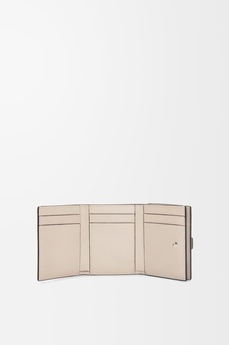 LOEWE 柔软粒面牛皮革三折钱包 迷迭香绿色/焦糖棕
