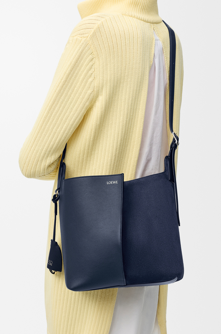 LOEWE Bolso Bilbao bucket mediano de ante y piel de ternera suave Azul Marino