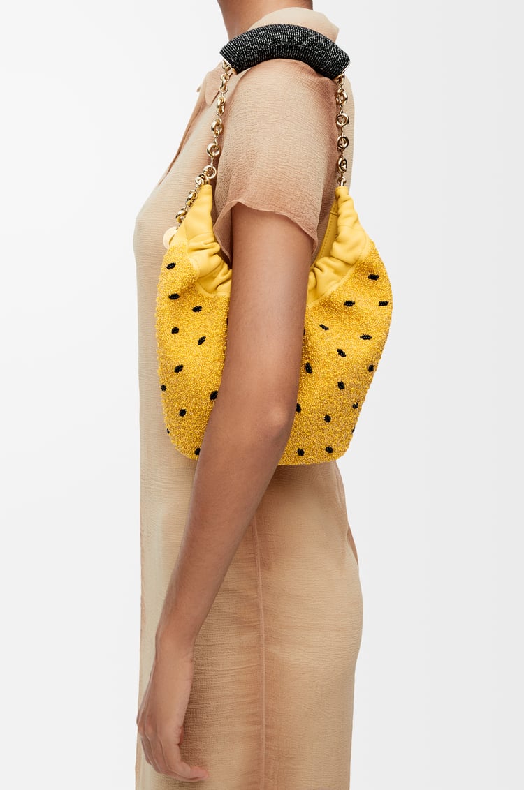 LOEWE Bolso Squeeze mini en piel con pedrería Amarillo