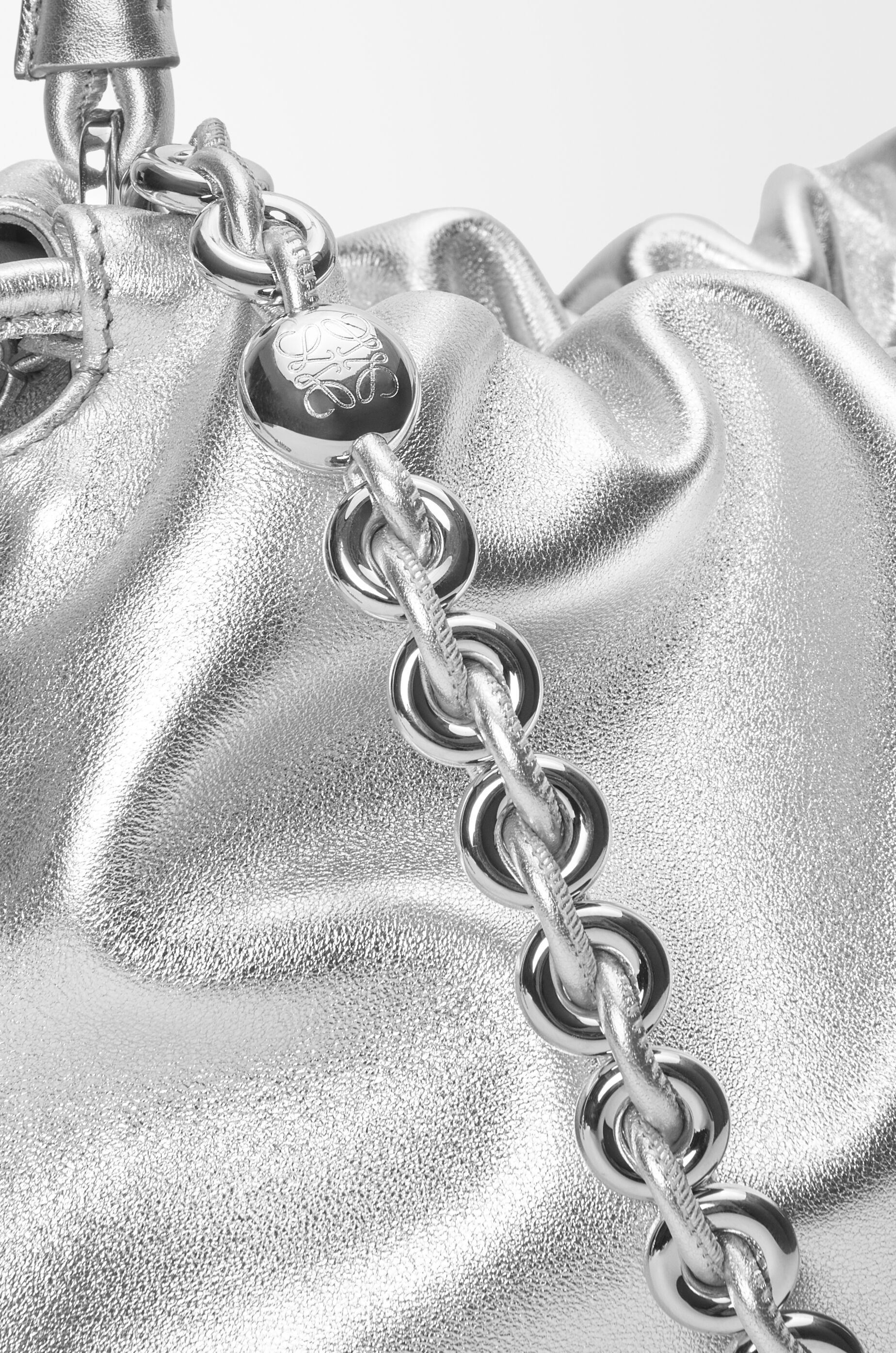 フラメンコパース ミディアム(ラミネートラム) シルバー - LOEWE フラメンコパース ミディアム(ラミネートラム) シルバー - LOEWE