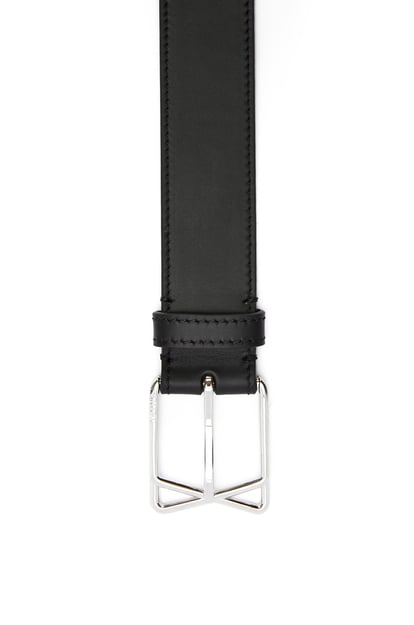 LOEWE Layered Cross Buckle belt in smooth calfskin Black/Palladium plp_rd