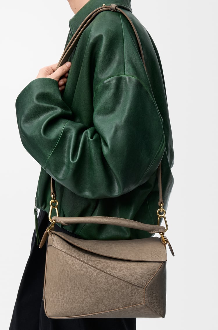 LOEWE パズルエッジ バッグ スモール（ソフトグレインカーフ） トープ