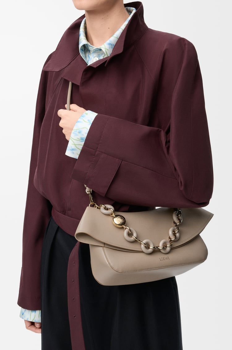 LOEWE オラ バッグ ミディアム（スムースカーフ） サンド