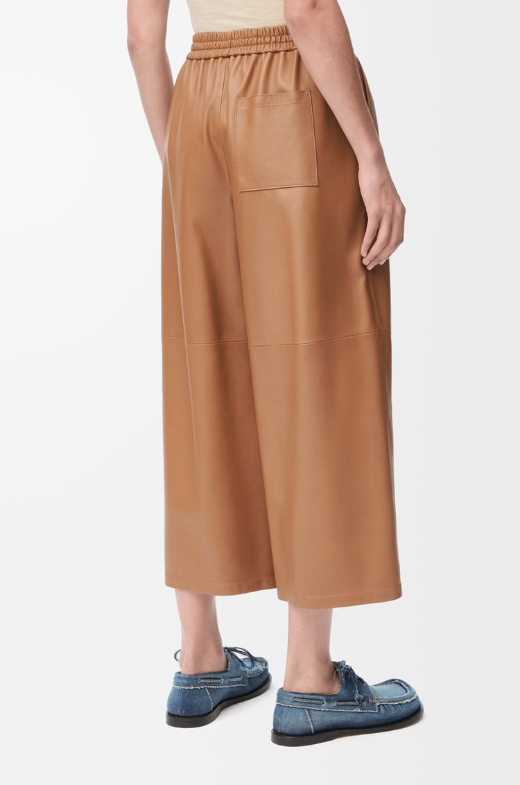 LOEWE Pantalon court en cuir d'agneau nappa Toffee