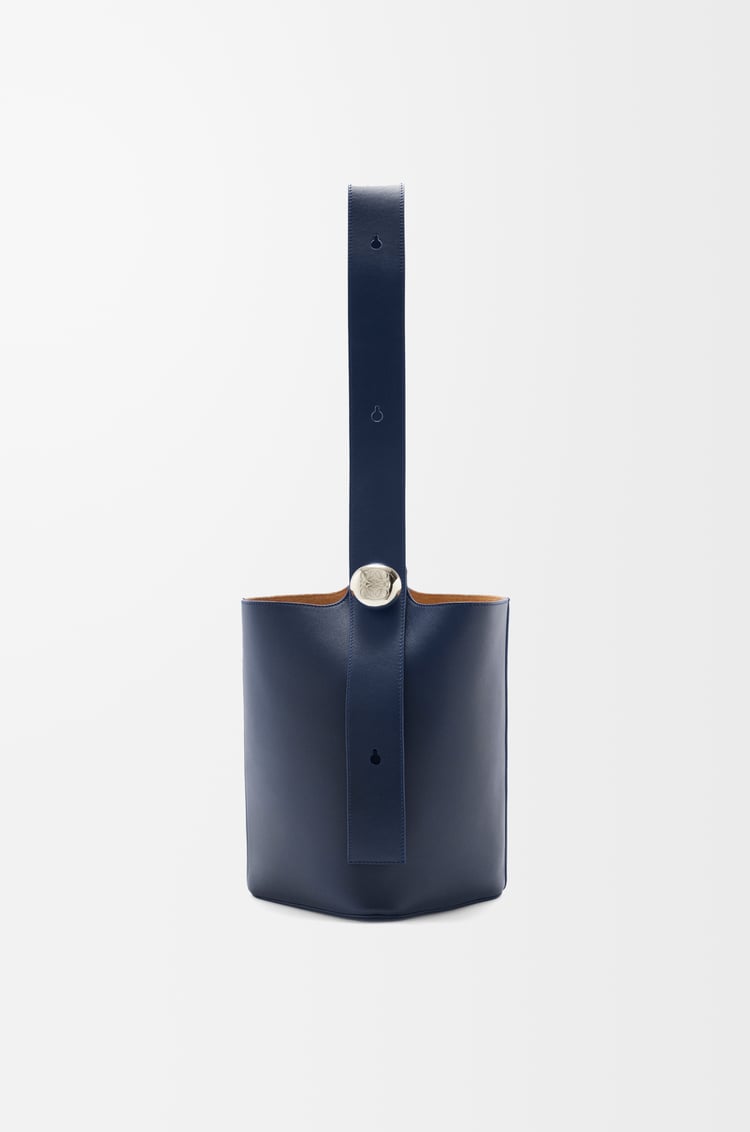 LOEWE Medium Pebble bucket in smooth calfskin Abyss Blue