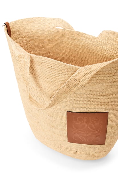 LOEWE Large Slit bag in raffia and calfskin 自然色/棕褐色 plp_rd