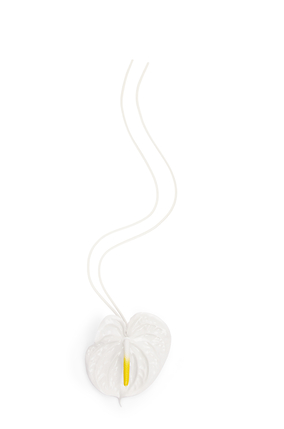 LOEWE Anthurium charm in resin Soft White