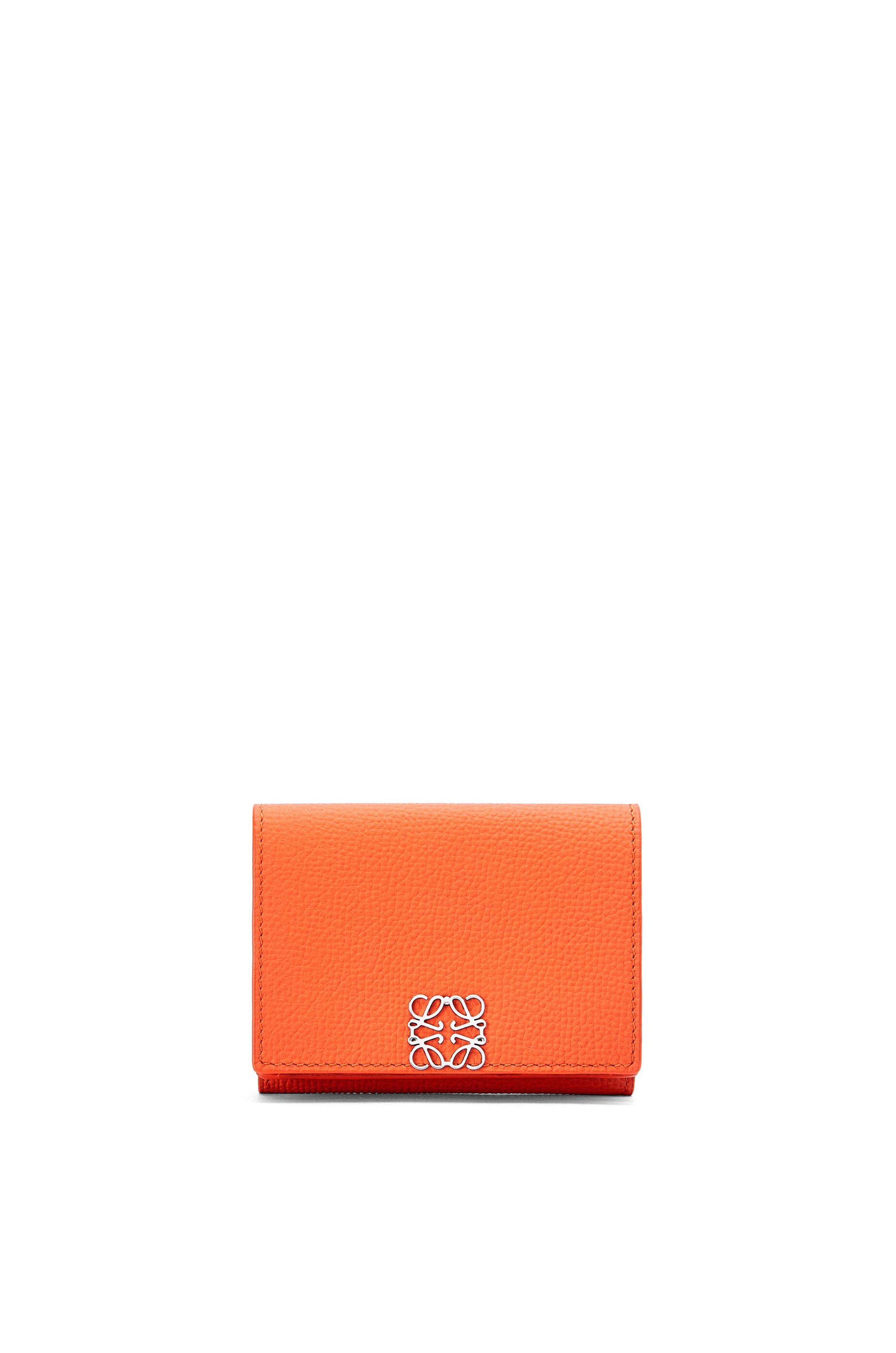 LOEWEの人気オレンジの財布　アナグラムトライフォールドウォレット