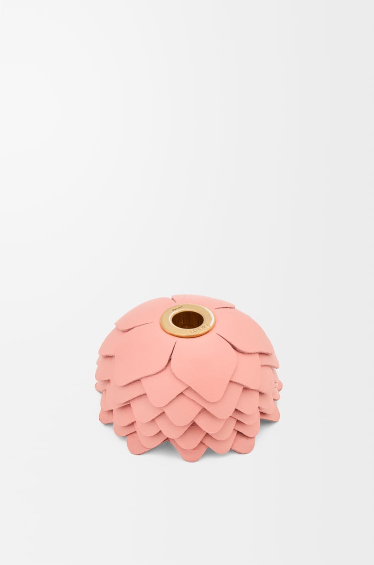 LOEWE Petit charm fleur en cuir de veau Blossom Pink