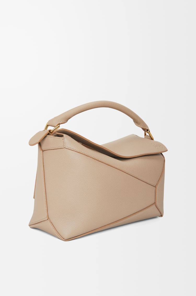 LOEWE パズルエッジ バッグ ミディアム（ソフトグレインカーフ） サンド