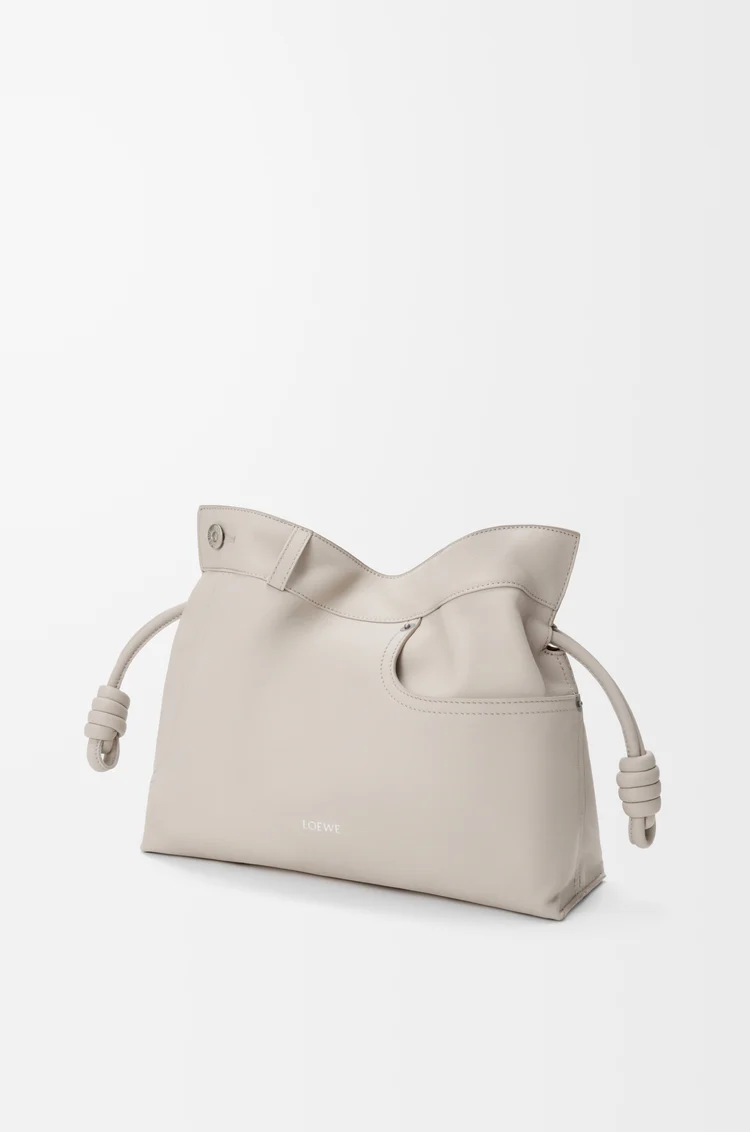 LOEWE パンタ フラメンコクラッチ ミディアム（シャイニーカーフ） ライトゴースト