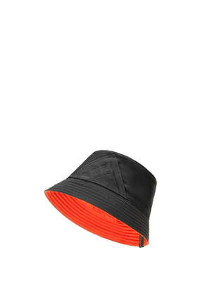 LOEWE Sombrero Anagram de pescador reversible en jacquard y nailon Negro/Naranja