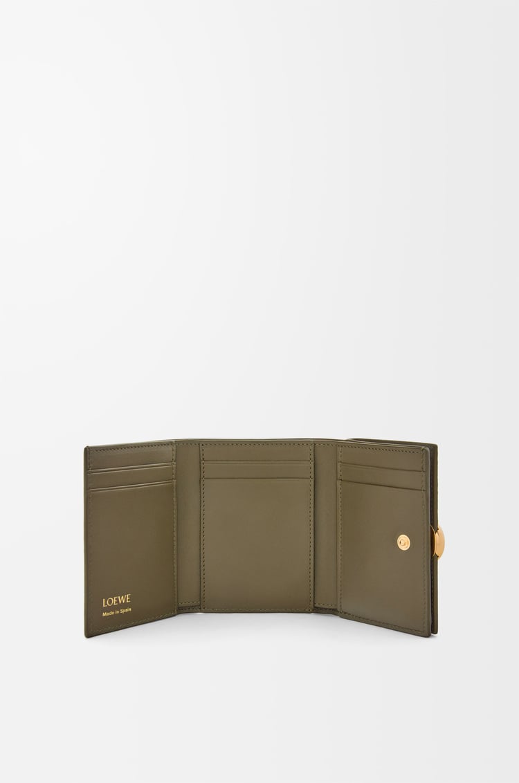 LOEWE ペブル トライフォールド ウォレット（ペブルグレインカーフ） ダークカーキ