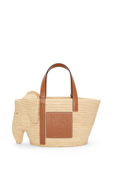 LOEWE Elephant basket bag in raffia and calfskin 自然色/棕褐色 plp_rd
