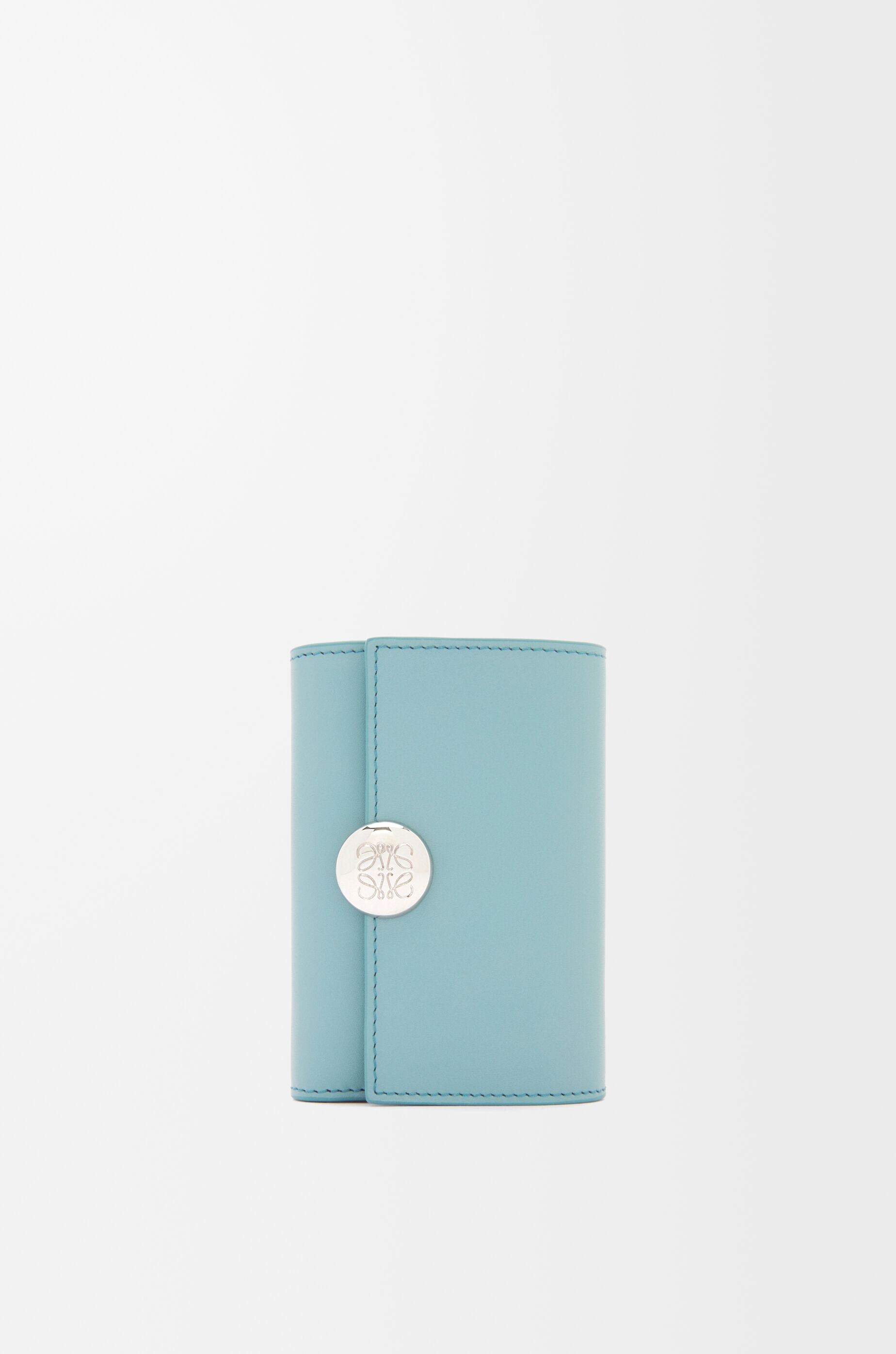 ぺブル バーティカル ウォレット スモール（シャイニーナパカーフ） ウォーター - LOEWE