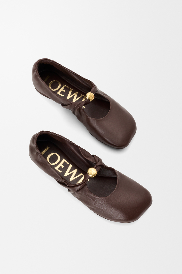 LOEWE Bailarina Pebble Soft en piel napa de cordero Brownie