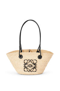 LOEWE Small Anagram Basket bag in iraca palm and calfskin Natural/Black pdp_rd