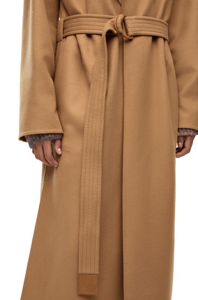 LOEWE Abrigo en lana y cashmere con cinturón Camel