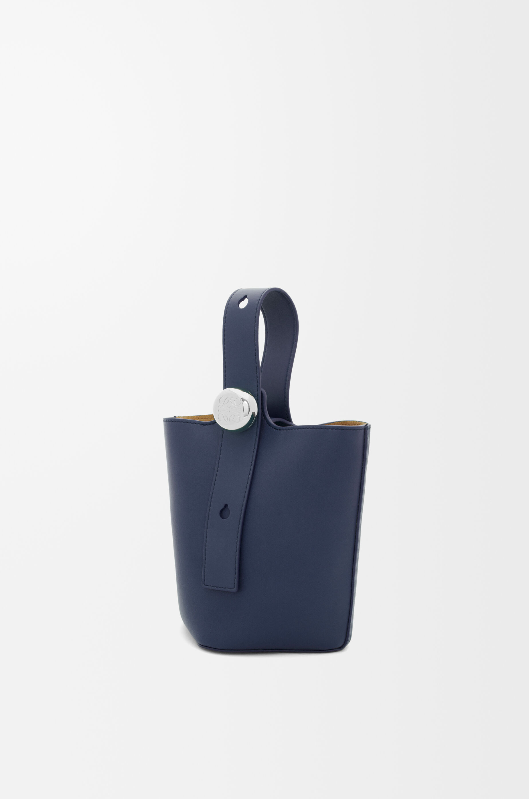 ペブル バケットバッグ ミニ（スムースカーフ） ブラック - LOEWE