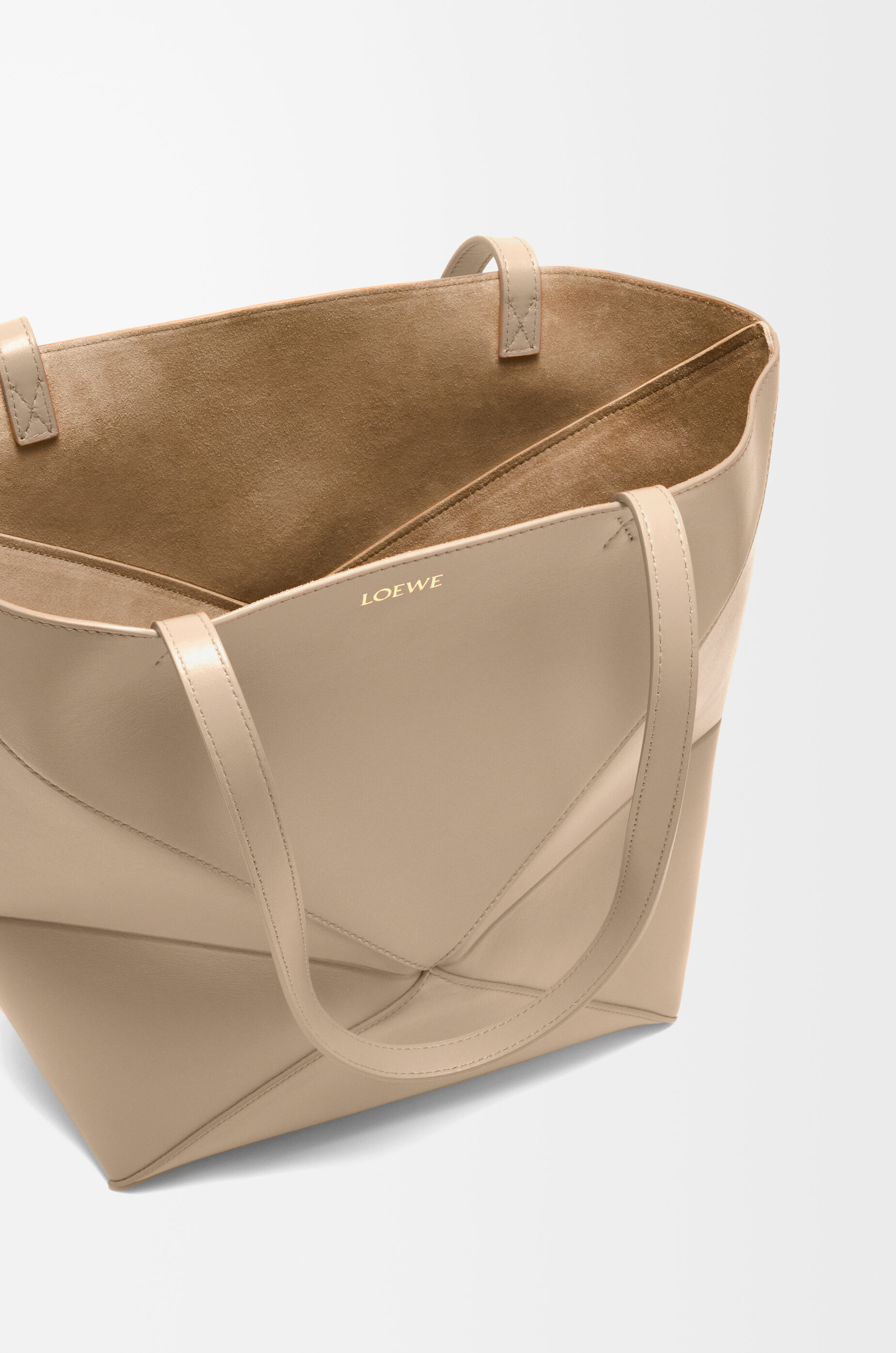 パズルフォルド トート （シャイニーカーフ） ベージュ - LOEWE
