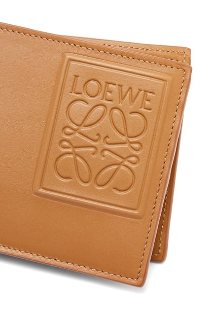 LOEWE 바이폴드 동전 지갑 - 실크 카프스킨 웜 데저트 plp_rd