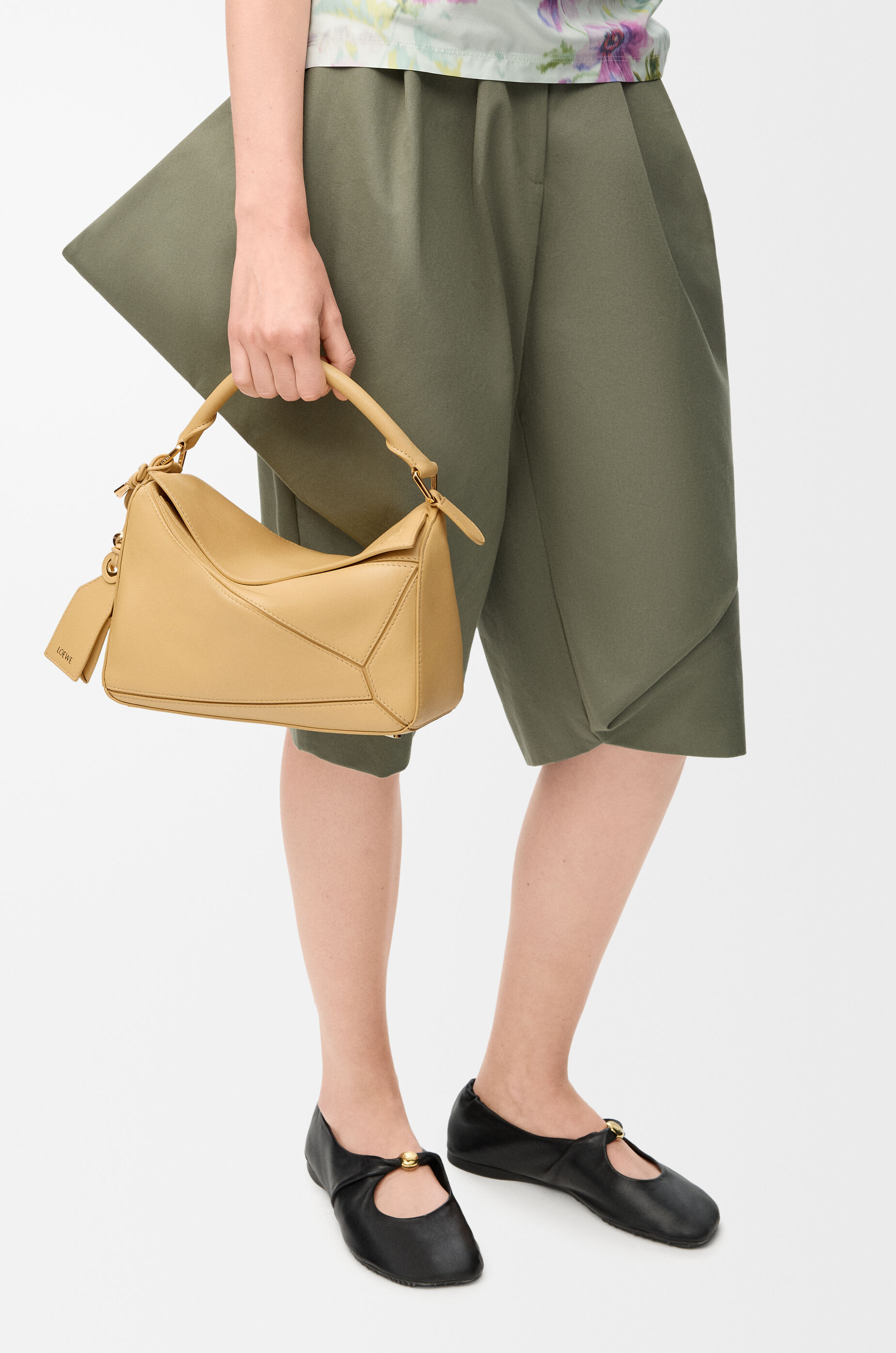 送料込/関税込■LOEWE■x On ロゴテクニカルケープ ロエベ】LOEWE x ON フーディー テクニカルジャージー - メルカリ