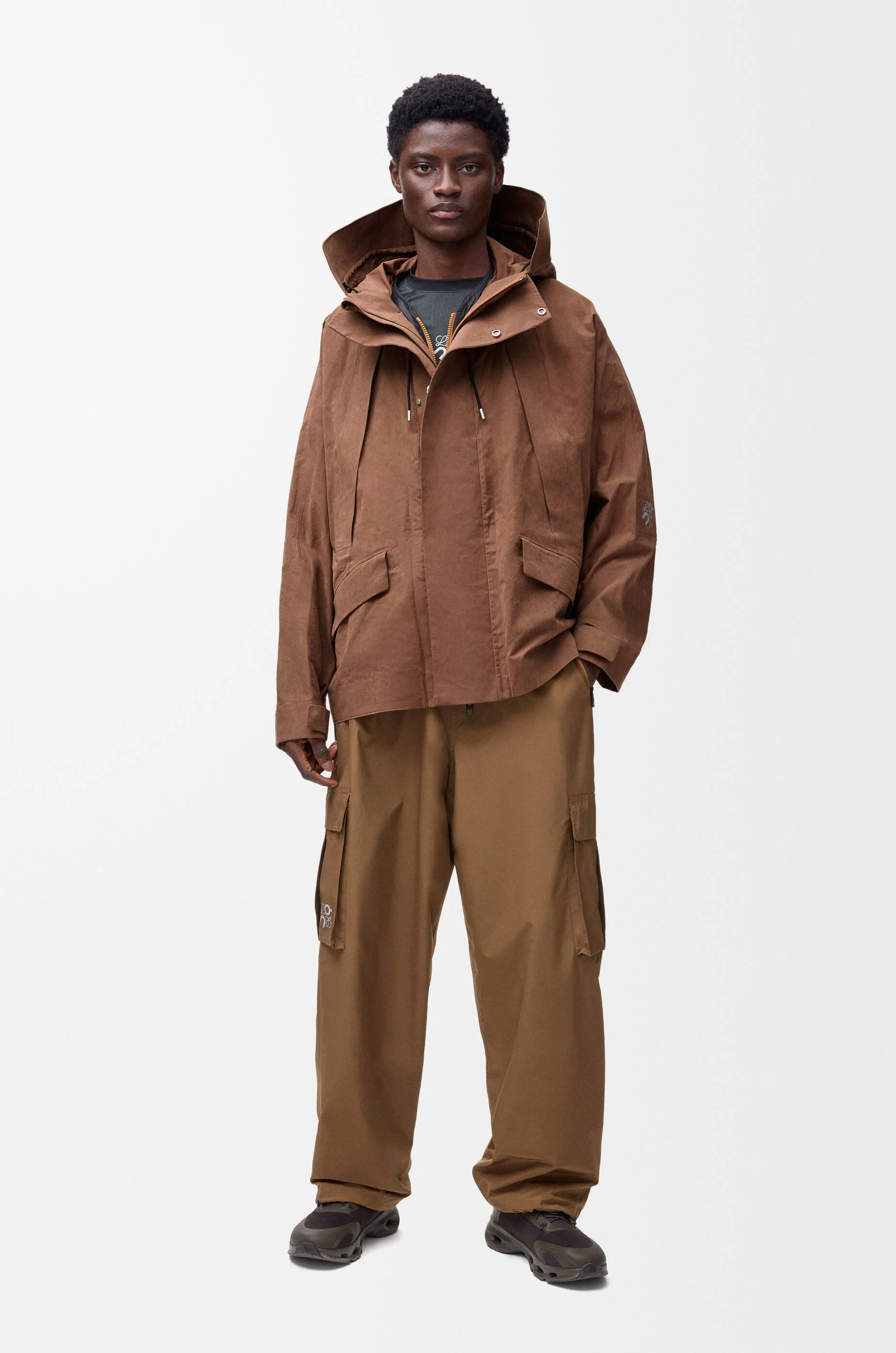 ショート パーカー（テクニカルコットン） ブラウン - LOEWE