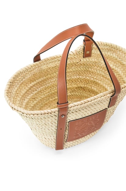 LOEWE Basket bag in palm leaf and calfskin Natural/Tan plp_rd